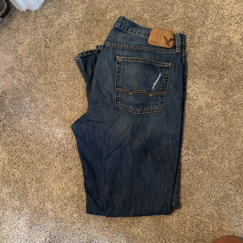Men’s AE distressed jean